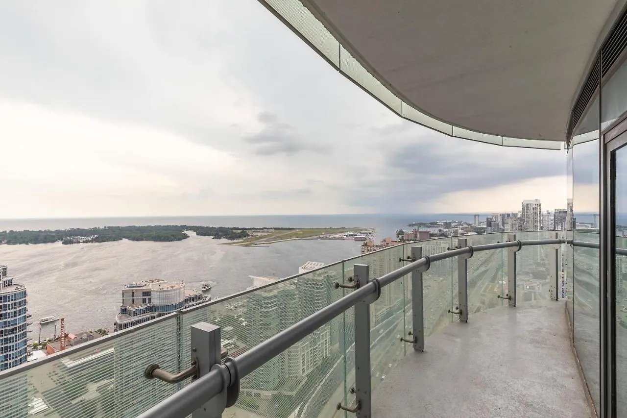Cloud 9 In Downtown Toronto Apartment
