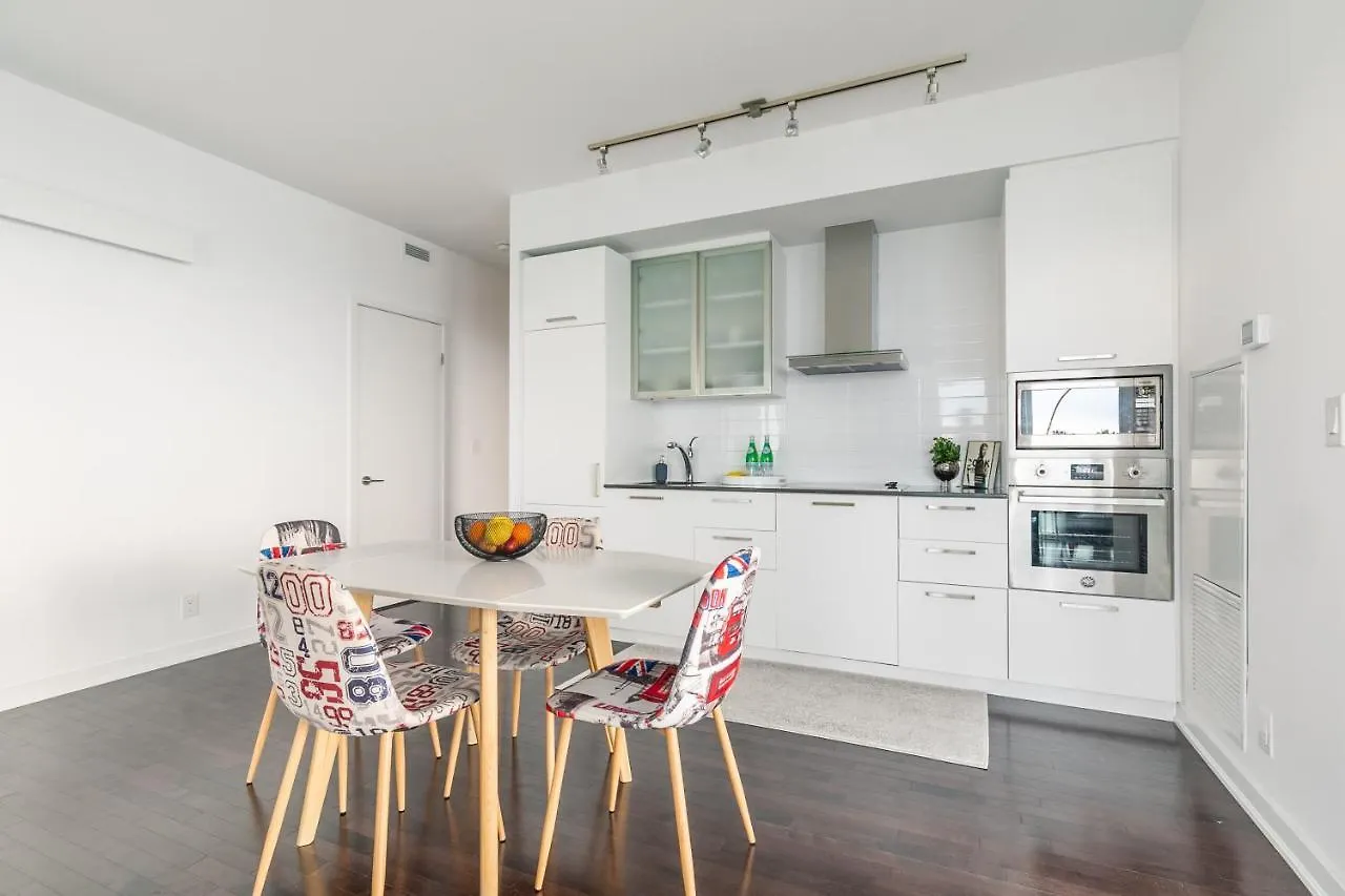 Cloud 9 In Downtown Toronto Apartment Canada