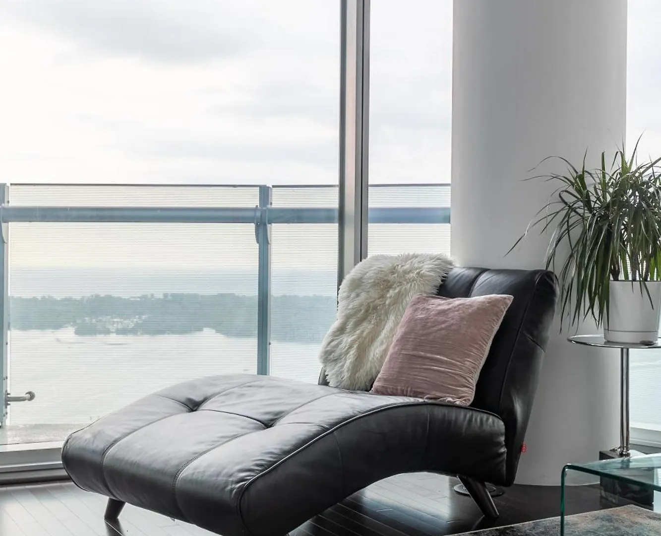 Cloud 9 In Downtown Toronto Apartment Canada