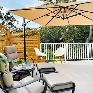 https://stylish-cozy-one-bedroom-studio-with-free-parking.hotels-victoria.net