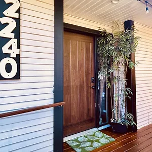https://airport-yvr-guesthouse.vancouver-hotels-bc.net