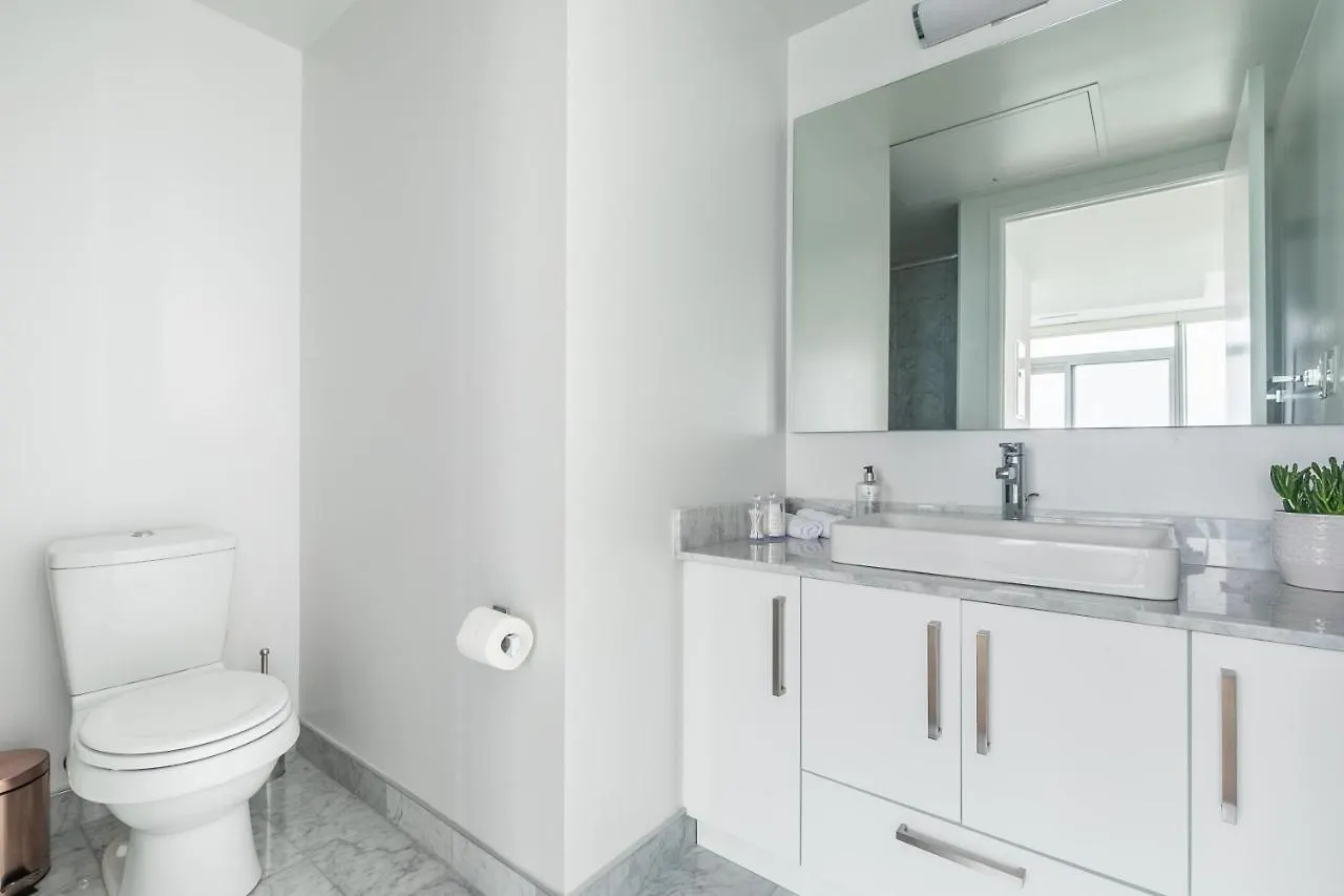 Cloud 9 In Downtown Toronto Apartment