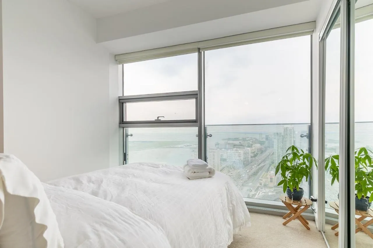 Cloud 9 In Downtown Toronto Apartment