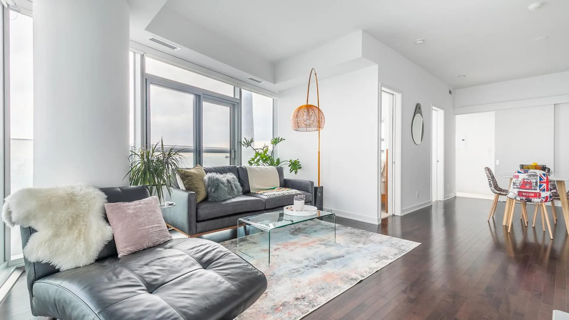Cloud 9 In Downtown Toronto Apartment Canada