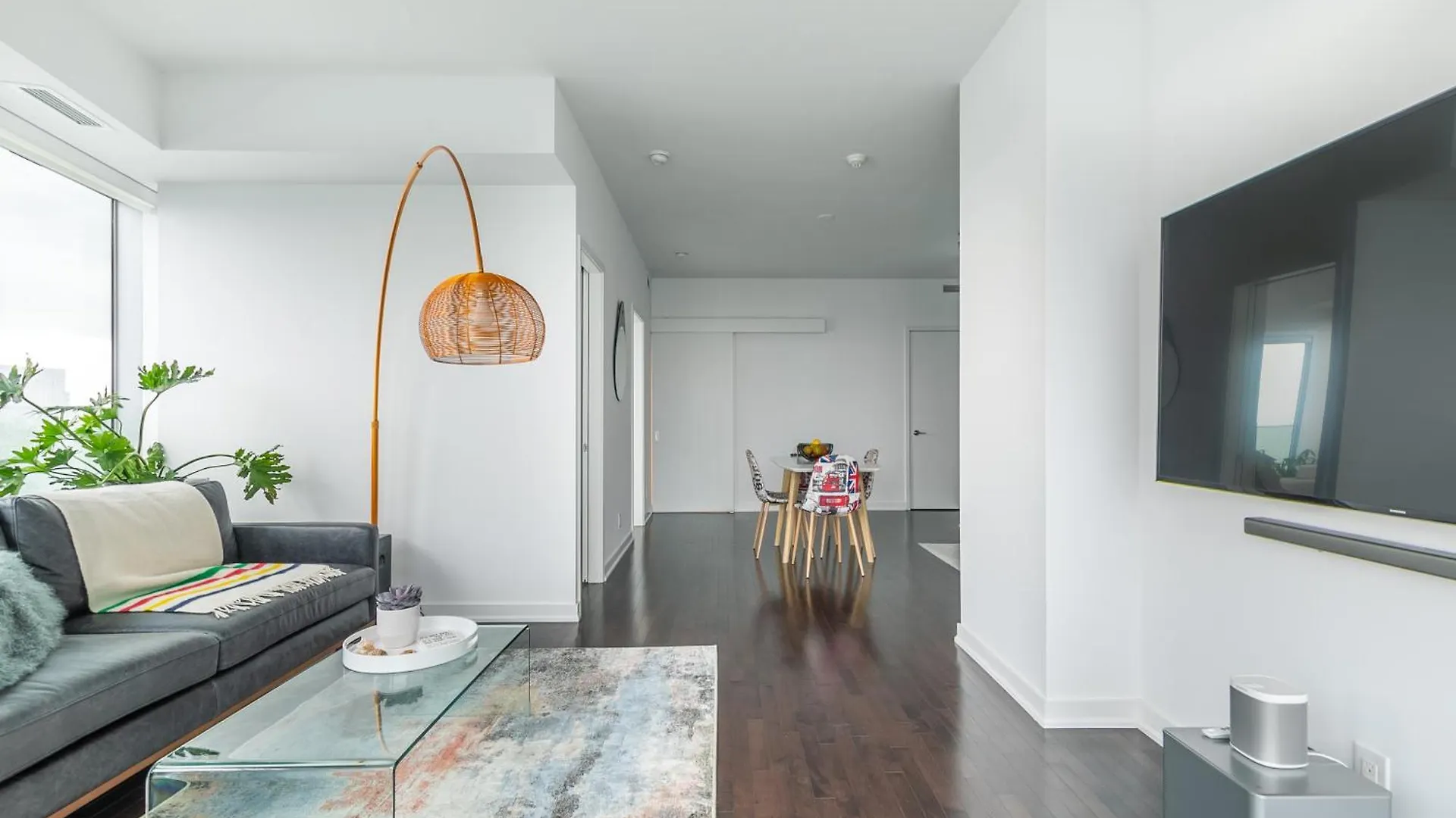 Cloud 9 In Downtown Toronto Apartment