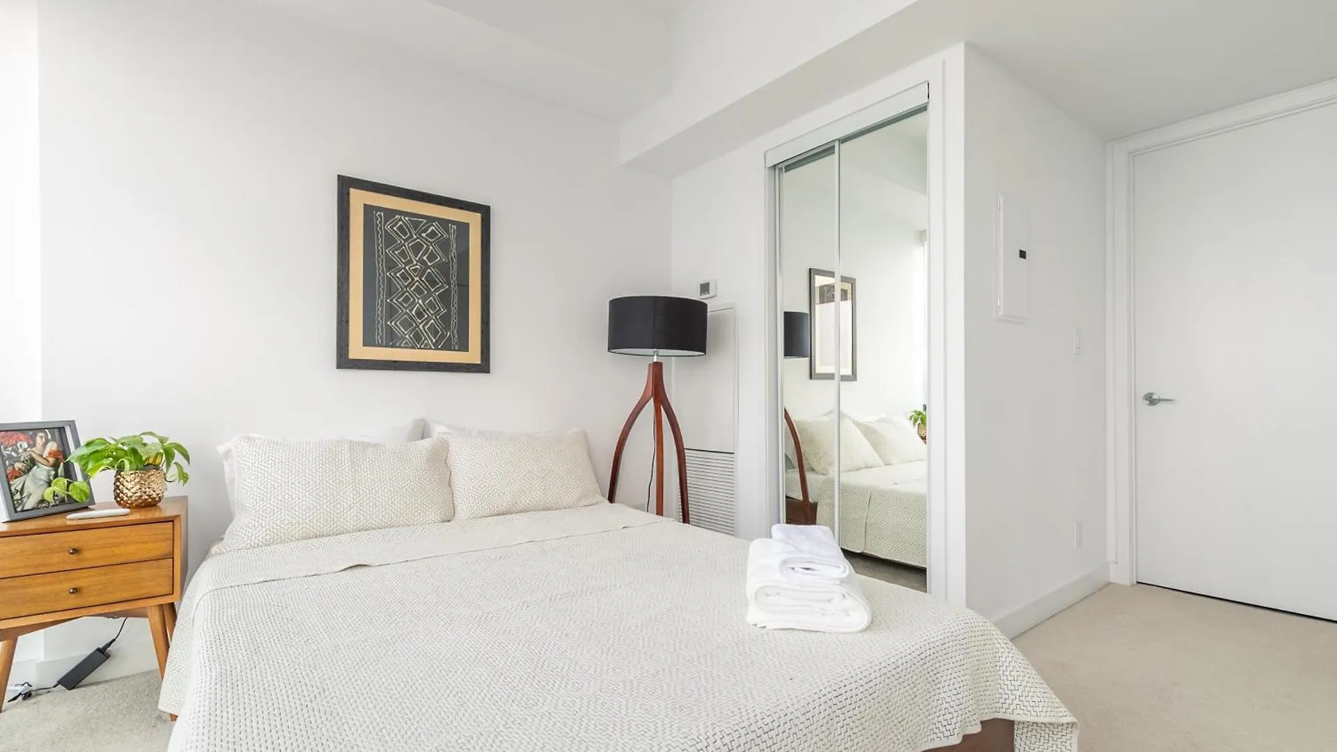 Cloud 9 In Downtown Toronto Apartment